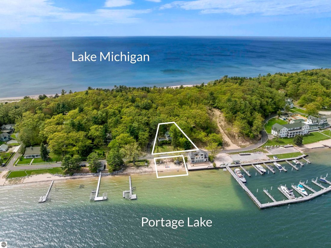 House in Onekama, Michigan, United States 3 - 18012089