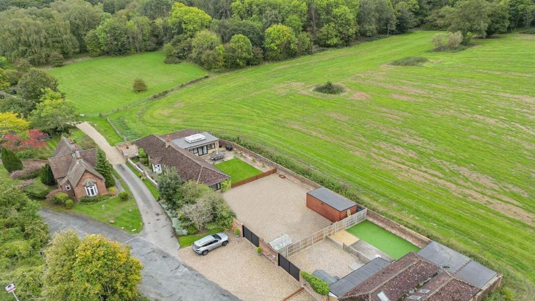 Bungalow in Tatling End, Gerrards Cross, England 4 - 16786597