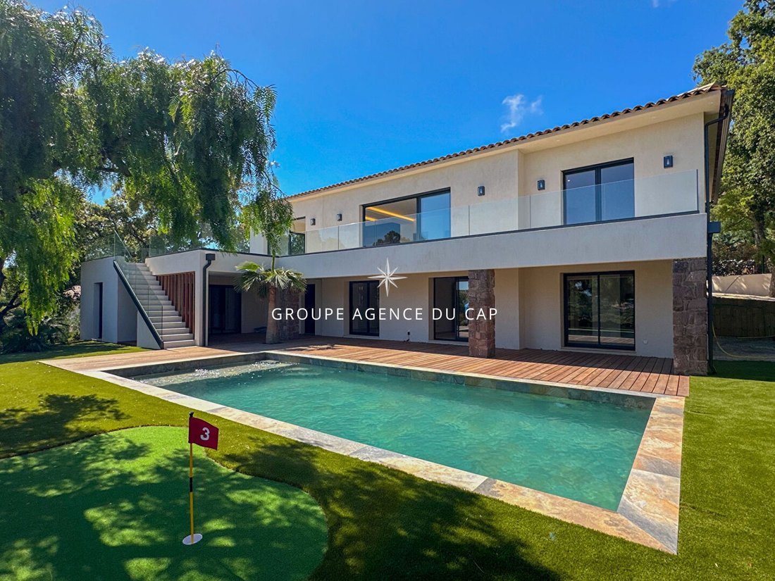 Villa in Les Issambres, Roquebrune-sur-Argens, France 1 - 18011375