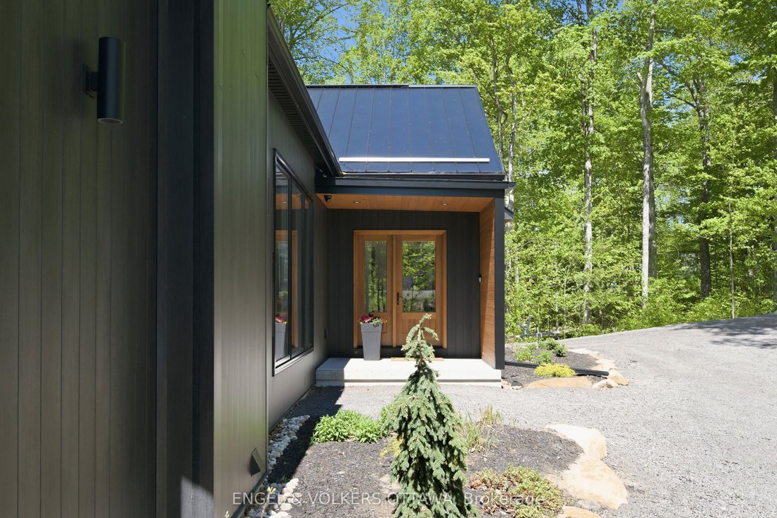 House in Calabogie, Ontario, Canada 5 - 18010280