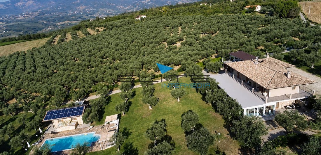 Villa in Loreto Aprutino, Abruzzo, Italy 4 - 17783450