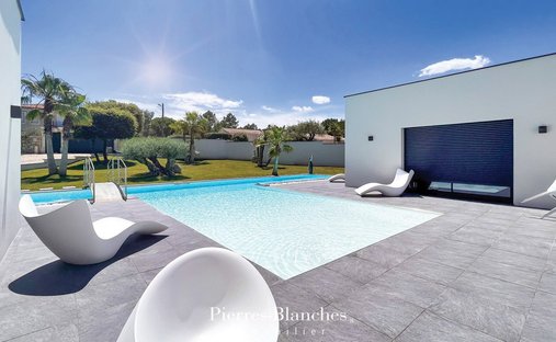 House in Ouest, Rochefort-du-Gard, France 1