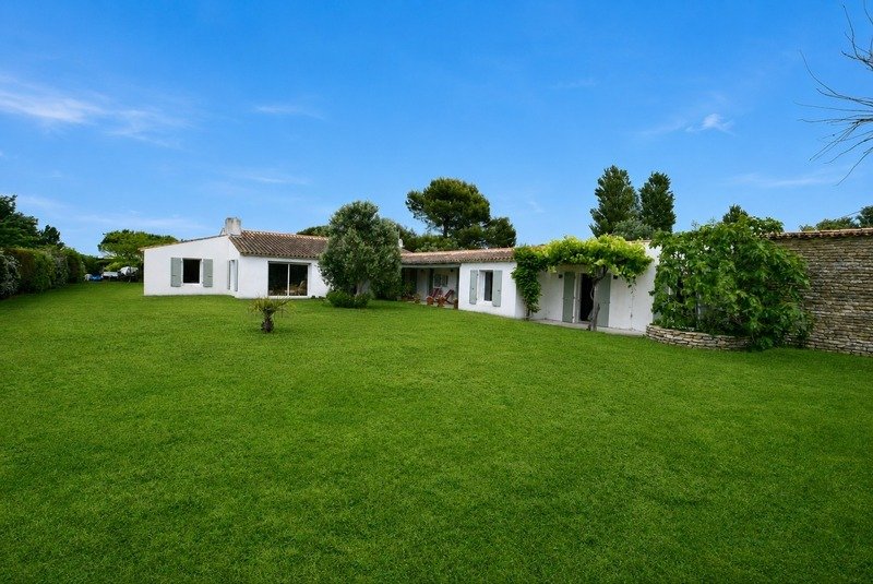 House in Les Portes-en-Ré, Nouvelle-Aquitaine, France 1 - 18006459