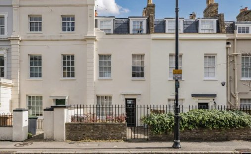Townhouse in Holly Village, Haringey, England 1