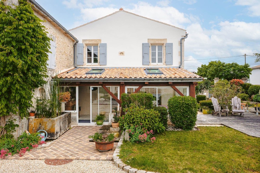 House in Montroy, Nouvelle-Aquitaine, France 3 - 18009375