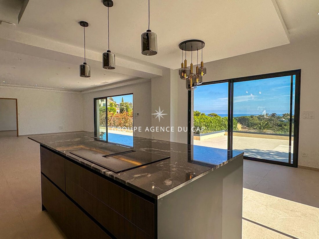 Villa in Les Issambres, Roquebrune-sur-Argens, France 4 - 18011375
