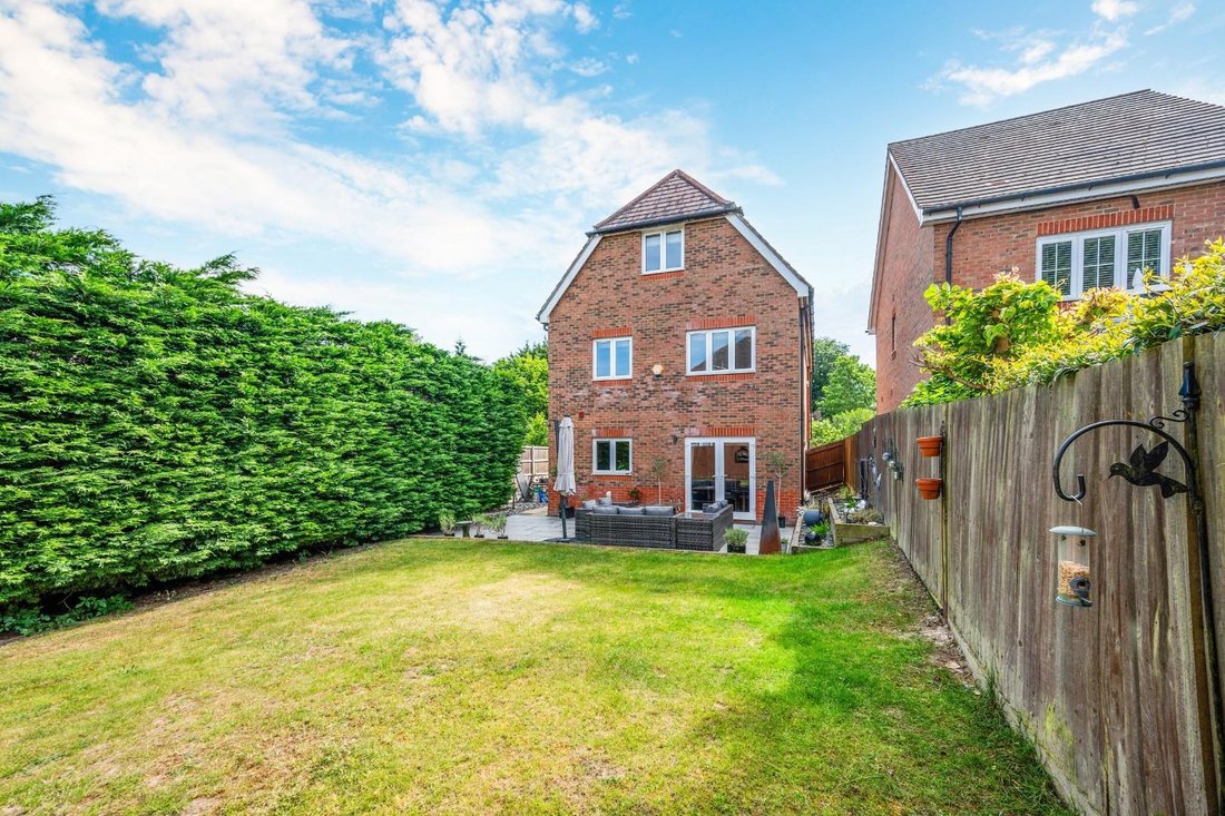 House in Nork, Reigate and Banstead, England 4 - 18007778