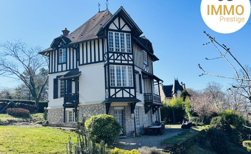 House in Pierrefonds, Hauts-de-France, France 1