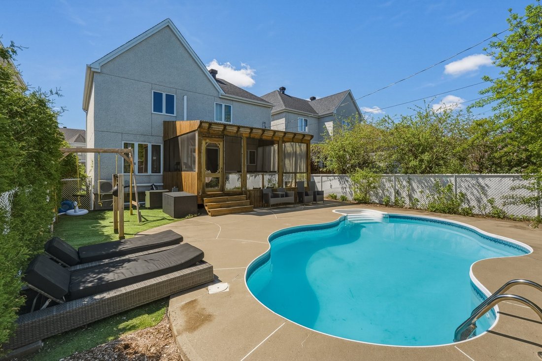 House in Laval, Quebec, Canada 2 - 18010233
