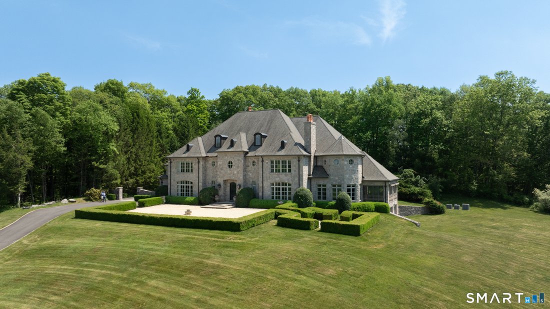 Newtown, Connecticut, United States 2 - 18007145