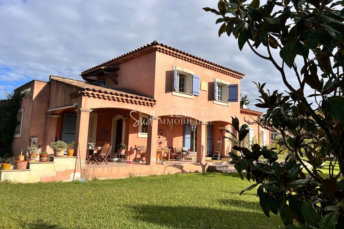 Villa in Paradou, Provence-Alpes-Côte d'Azur, France 1 - 17842119