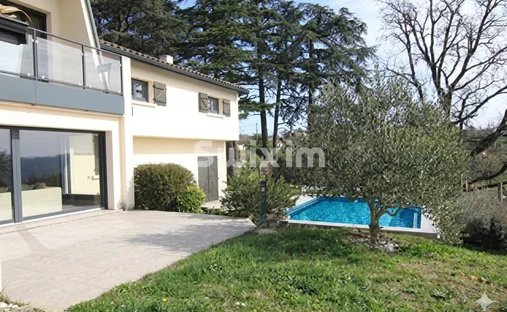 Estate in Charlemagne, Vienne, France 1