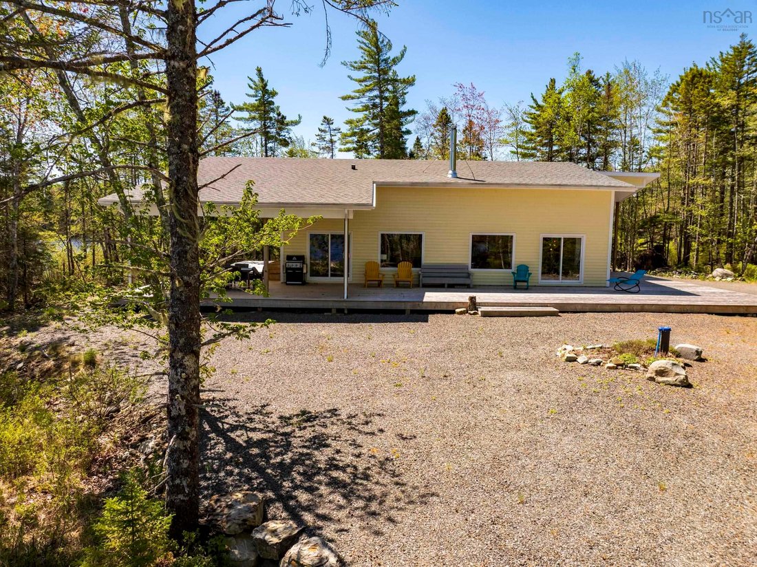 House in East Clifford, Nova Scotia, Canada 5 - 18010236