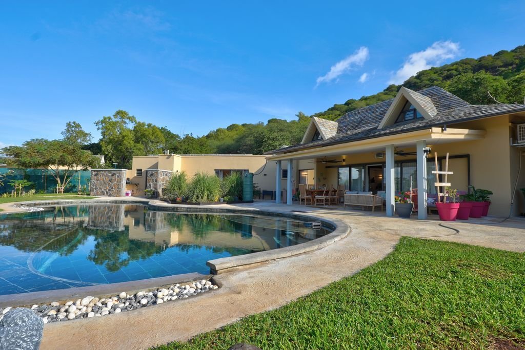 Villa in La Preneuse, Rivière Noire District, Mauritius 1 - 18006443