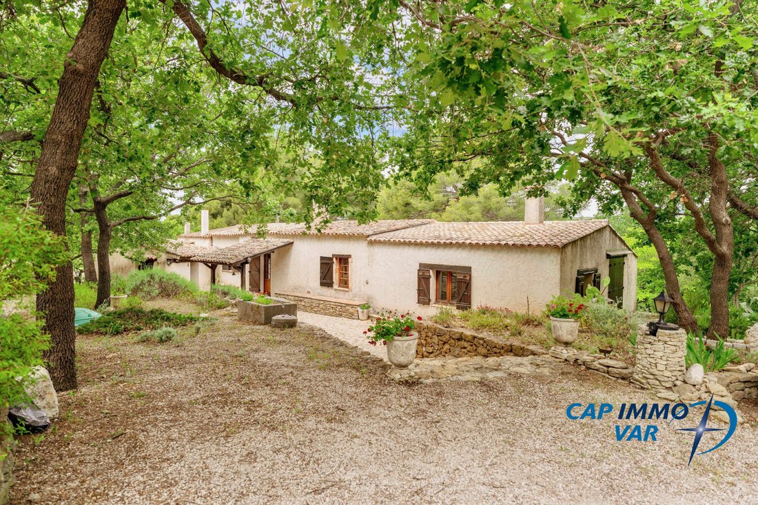 House in Centre Ville, Le Beausset, France 1 - 18012189