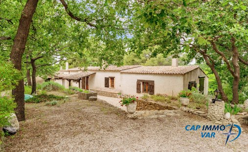 House in Centre Ville, Le Beausset, France 1