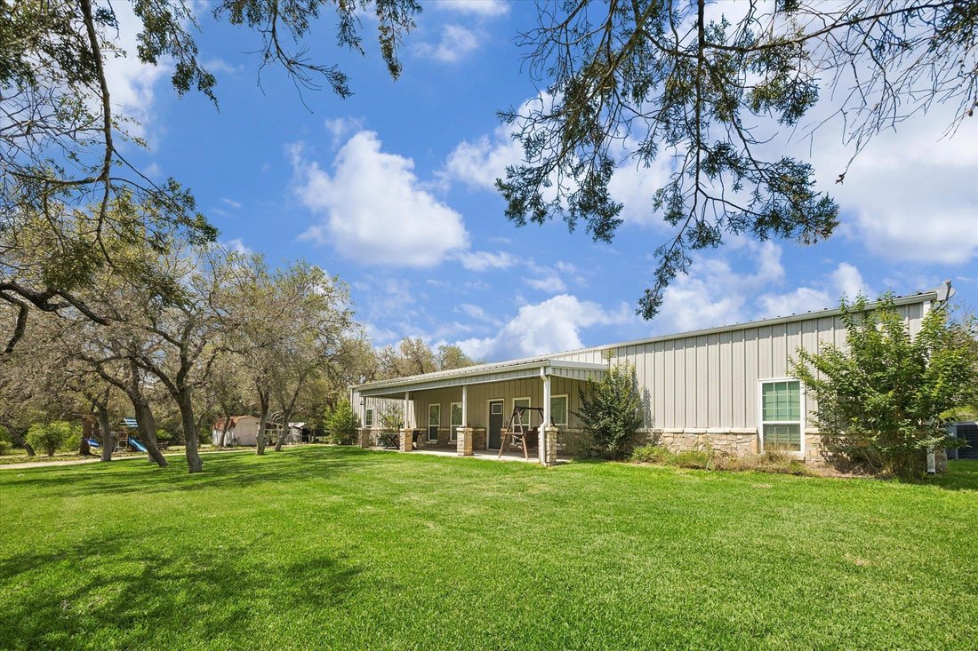 House in Hondo, Texas, United States 1 - 18009259