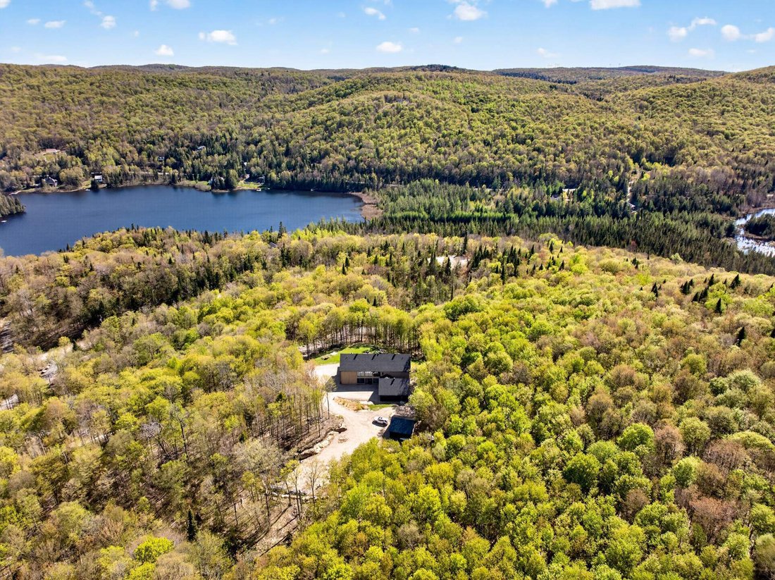 House in Saint-Adolphe-d'Howard, Quebec, Canada 4 - 18010227