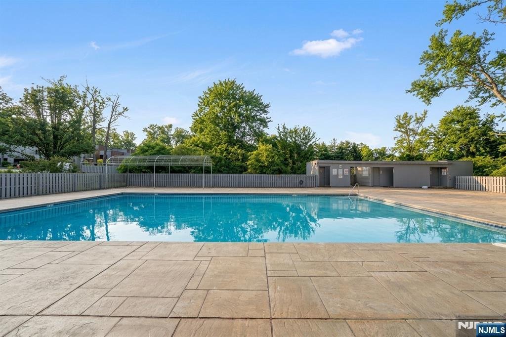 Condo in Township of Washington, New Jersey, United States 4 - 18005755