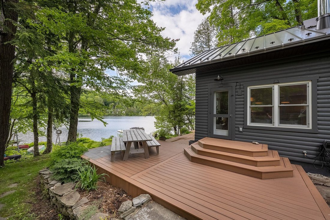 House in Austin, Quebec, Canada 2 - 17993504