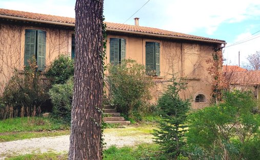 Villa in Est, Fuveau, France 1