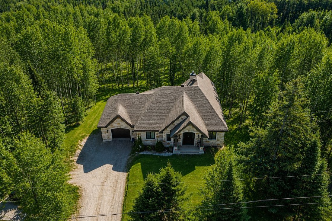 House in Saint-Jean-de-Matha, Quebec, Canada 1 - 17488236