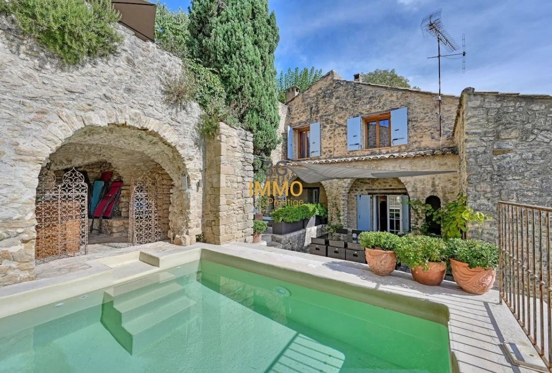 Estate in Uzès, Occitania, France 1 - 18005856
