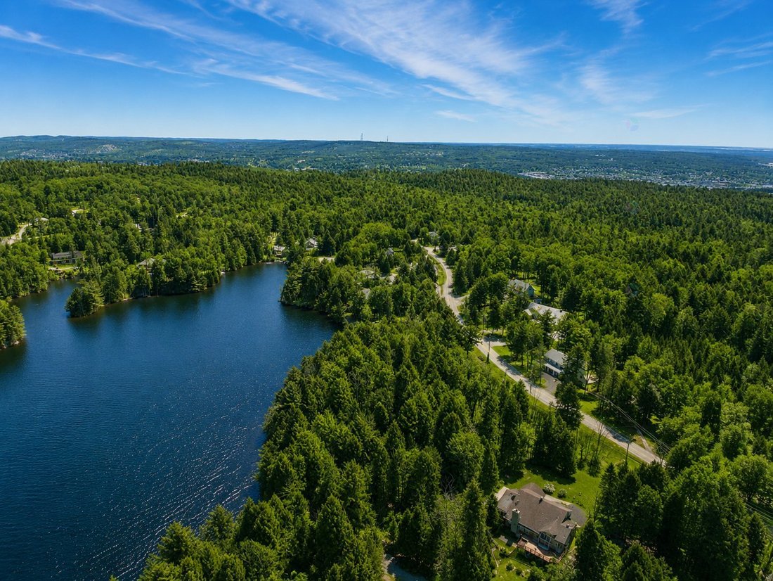 Land in Sainte-Anne-des-Lacs, Quebec, Canada 2 - 17497480