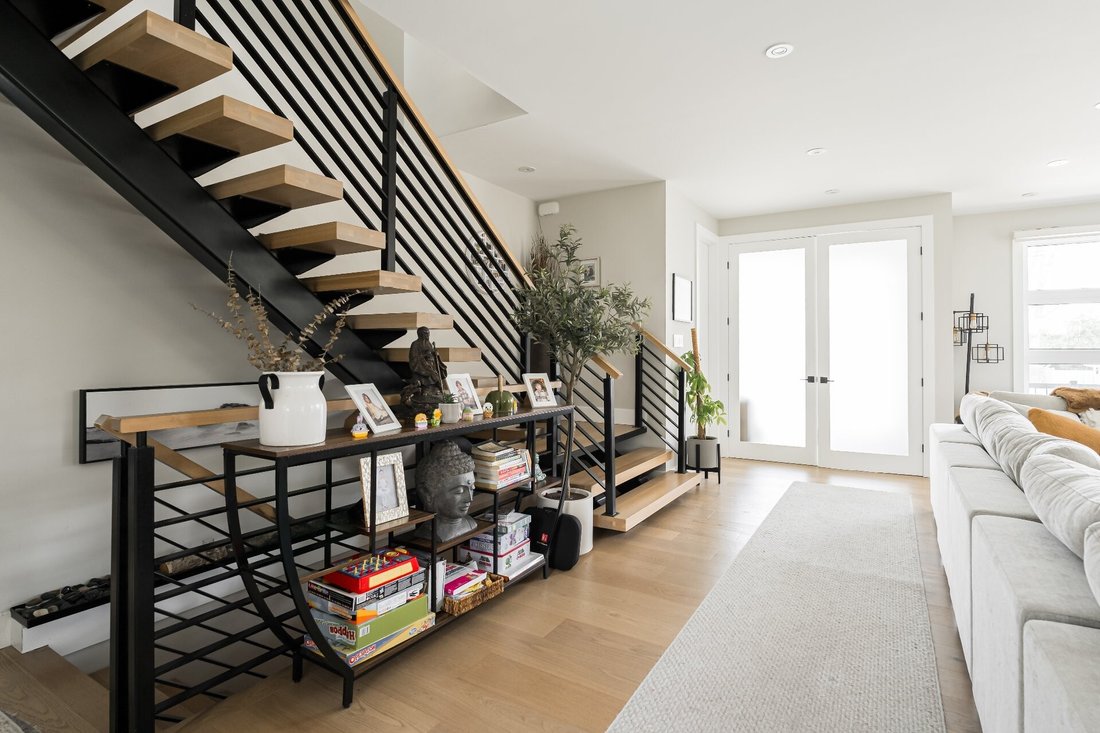 House in Montréal, Quebec, Canada 3 - 18012087