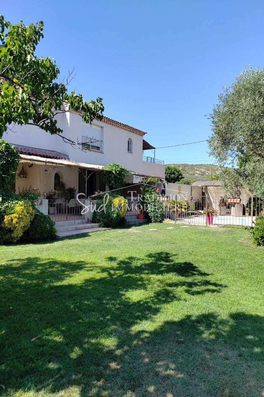 Villa in Mouriès, Provence-Alpes-Côte d'Azur, France 3 - 17842090