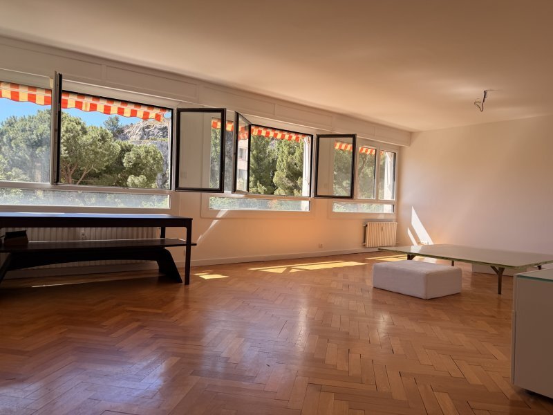 Apartment in Pointe Rouge, 8e Arrondissement, Marseille 3 - 18005670