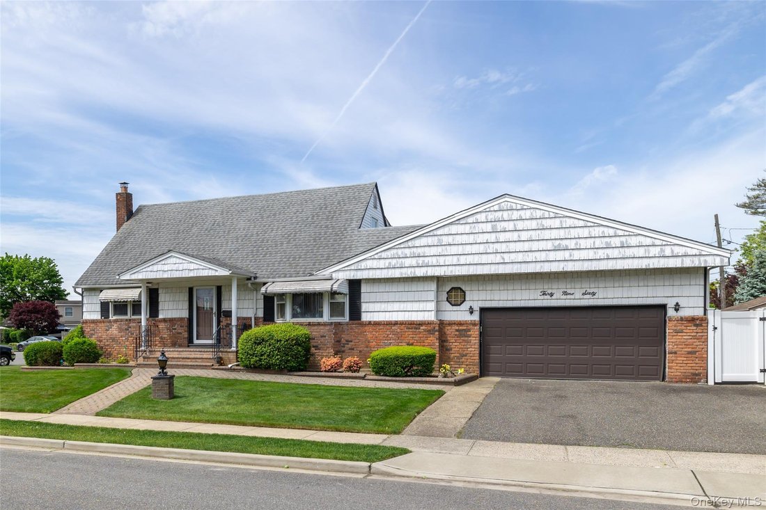 House in Seaford, New York, United States 1 - 18007347