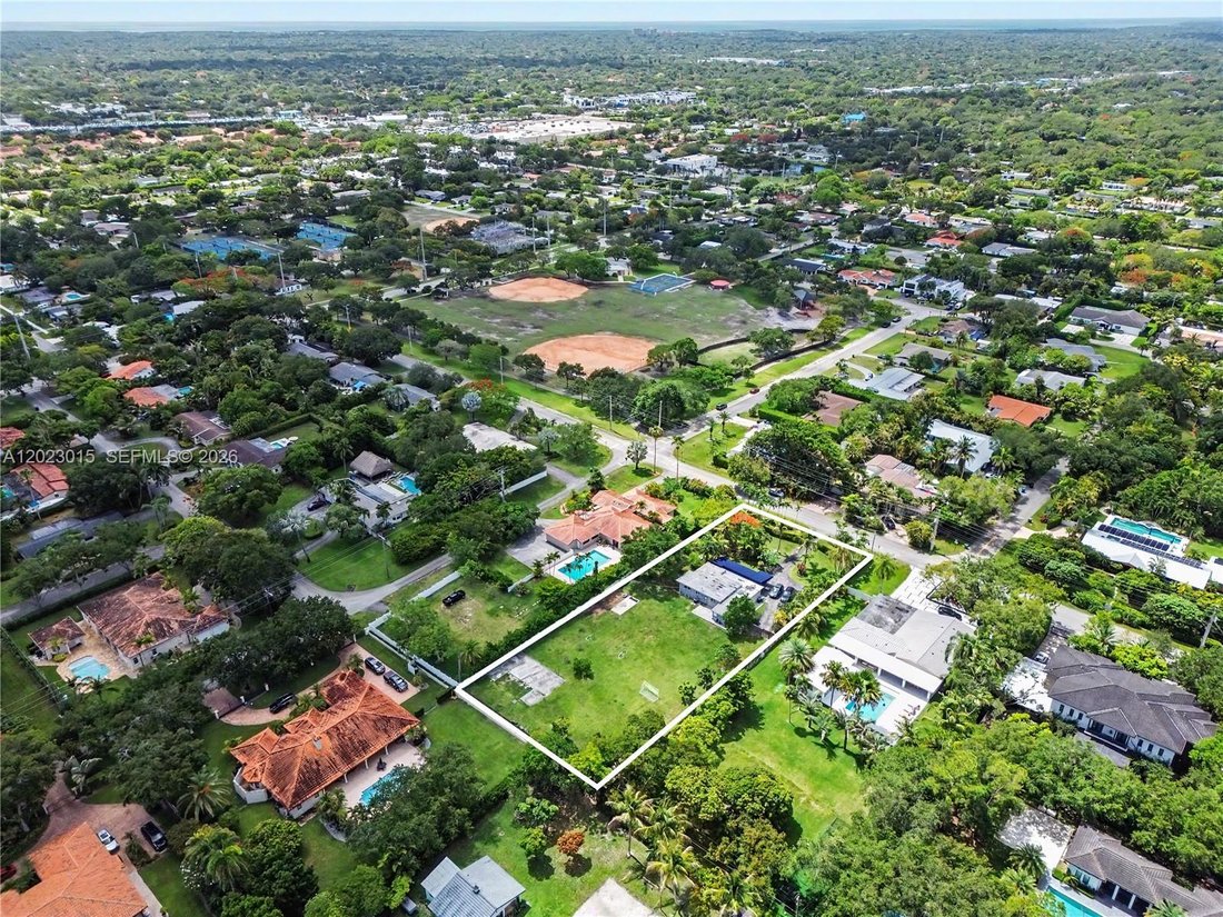 Casa a Coral Gables, Florida, Stati Uniti 1 - 17990905