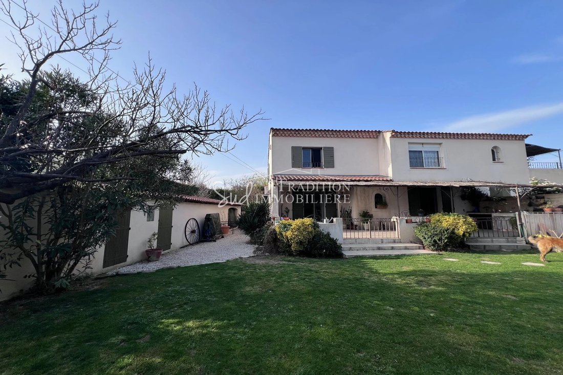 Villa in Mouriès, Provence-Alpes-Côte d'Azur, France 1 - 17842090