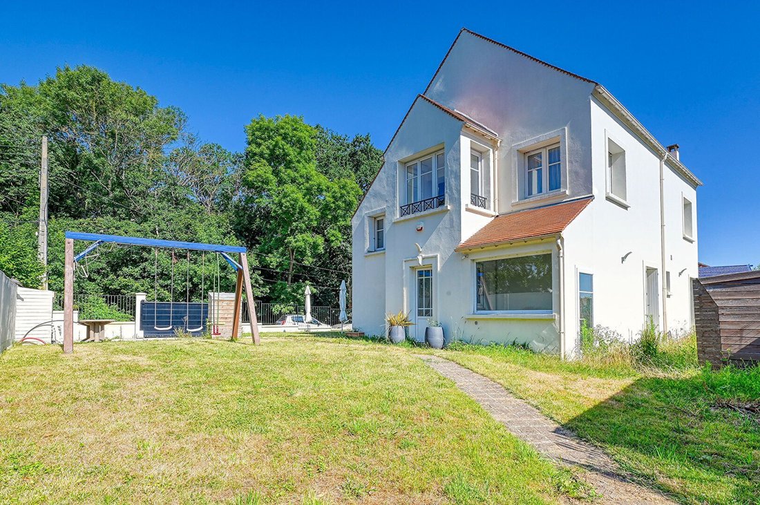 House in Langevin, Saint-Cyr-l'Ecole, France 1 - 18008684