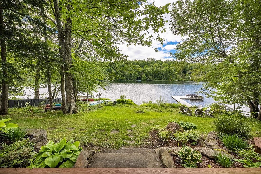House in Austin, Quebec, Canada 3 - 17993504