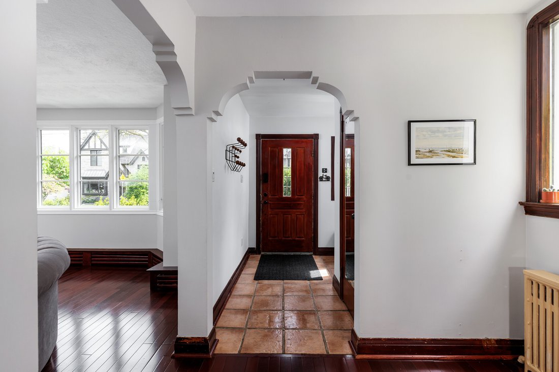 House in Toronto, Ontario, Canada 2 - 18010407