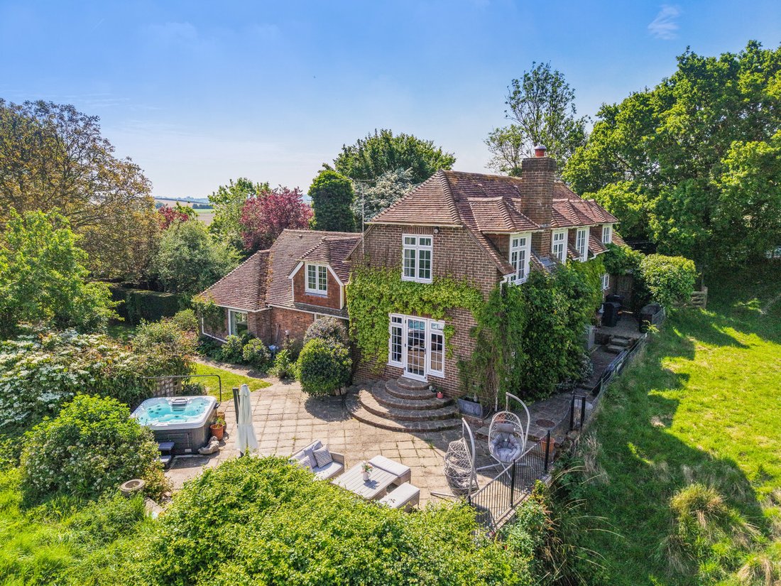 House in Stone, Wye, England 1 - 18010381