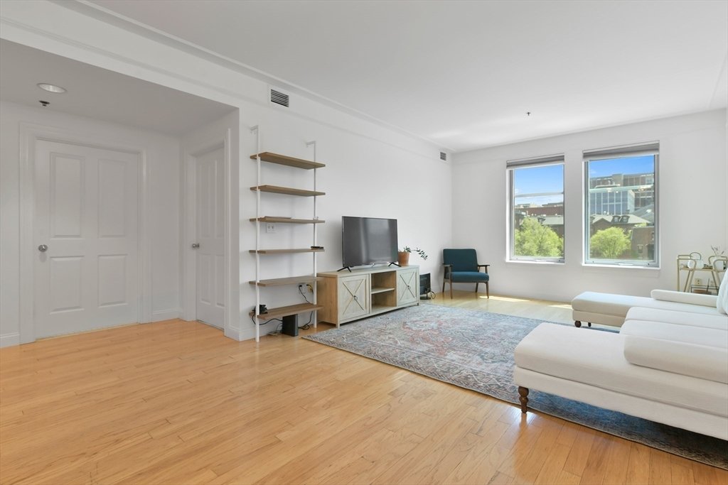 Condo in Boston, Massachusetts, United States 3 - 18010289