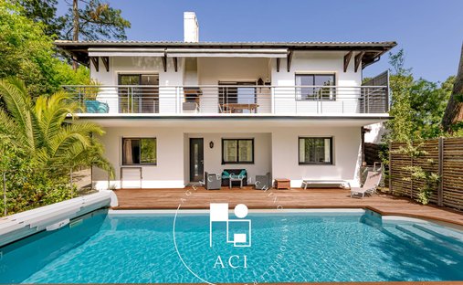 House in Aiguillon, Arcachon, France 1