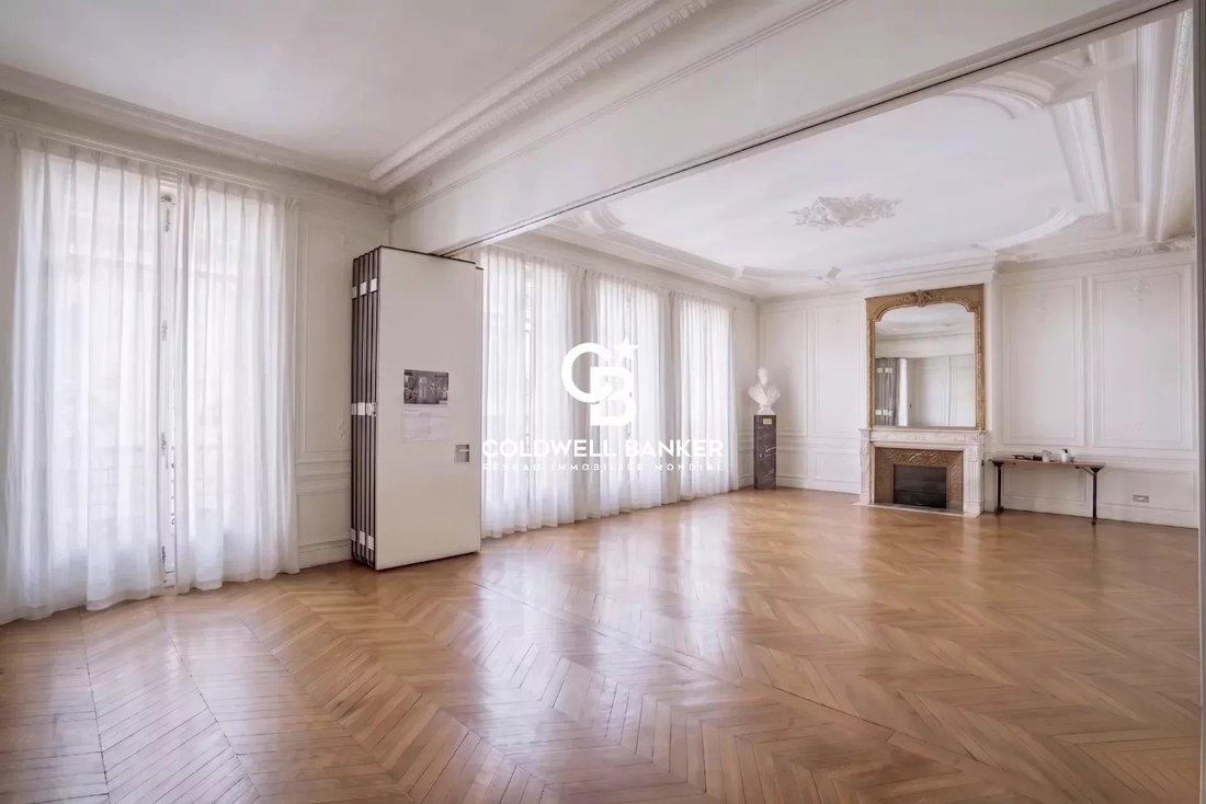 Apartment in Saint Philippe du Roule, Paris 8e Arrondissement, Paris 2 - 18006393