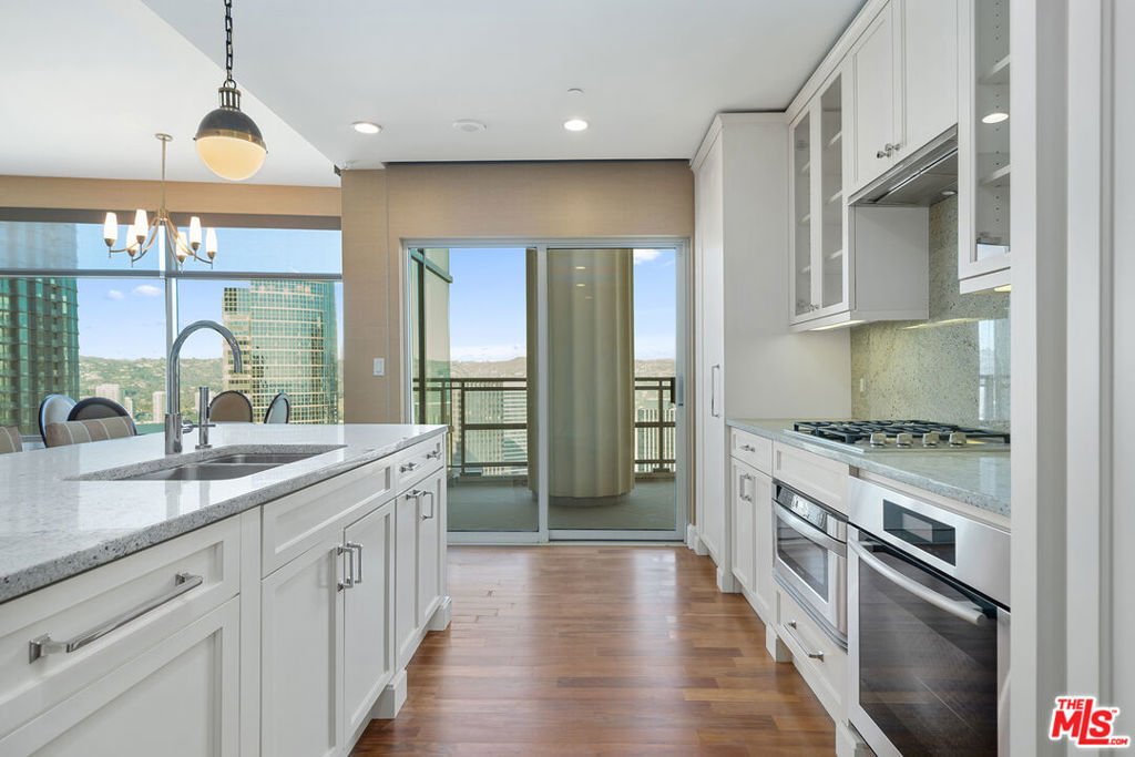 Condo in Los Angeles, California, United States 3 - 17987534