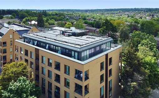 Penthouse in Barnet, England 1