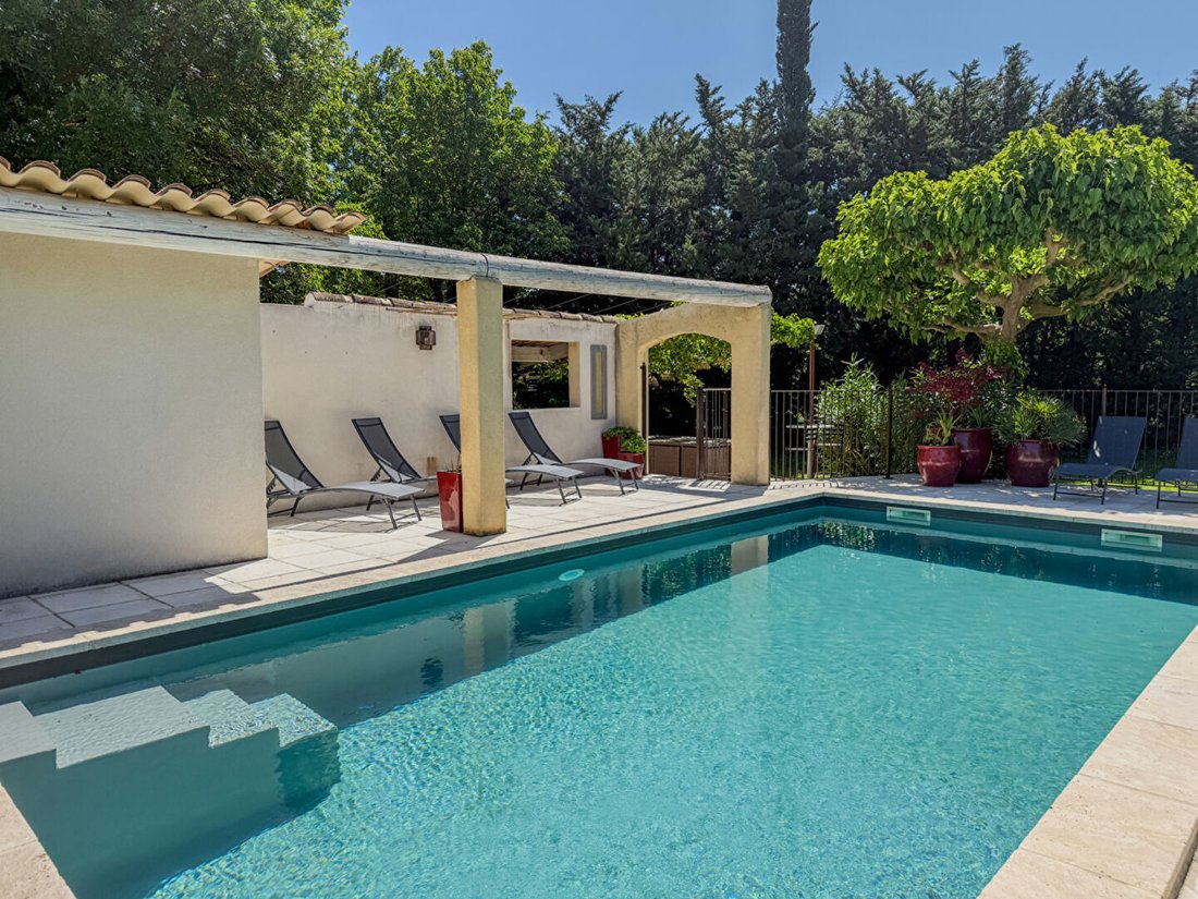Villa in Althen-des-Paluds, Provence-Alpes-Côte d'Azur, France 4 - 18006953