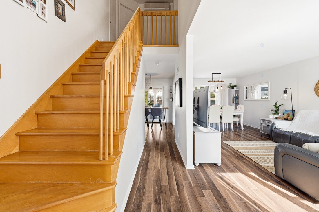 House in Laval, Quebec, Canada 4 - 18010233