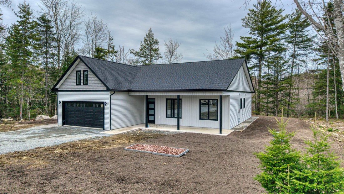 House in Lunenburg, Nova Scotia, Canada 2 - 16983815