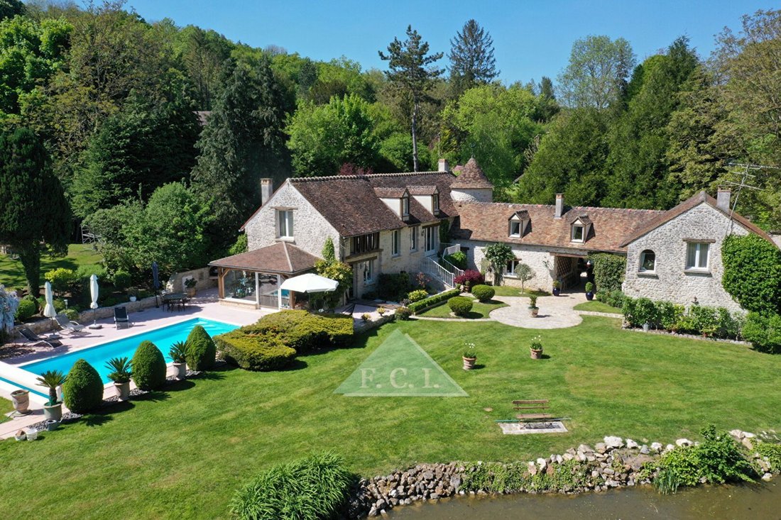 Estate in Septeuil, Ile-de-France, France 1 - 18009507
