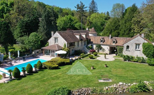 Estate in Septeuil, Ile-de-France, France 1