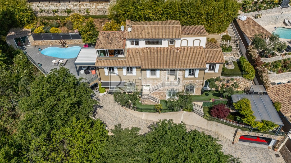 Estate in Carros, Provence-Alpes-Côte d'Azur, France 1 - 18005884