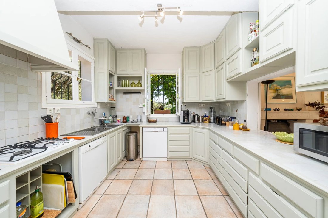 Estate in Opio, Provence-Alpes-Côte d'Azur, France 3 - 12428336